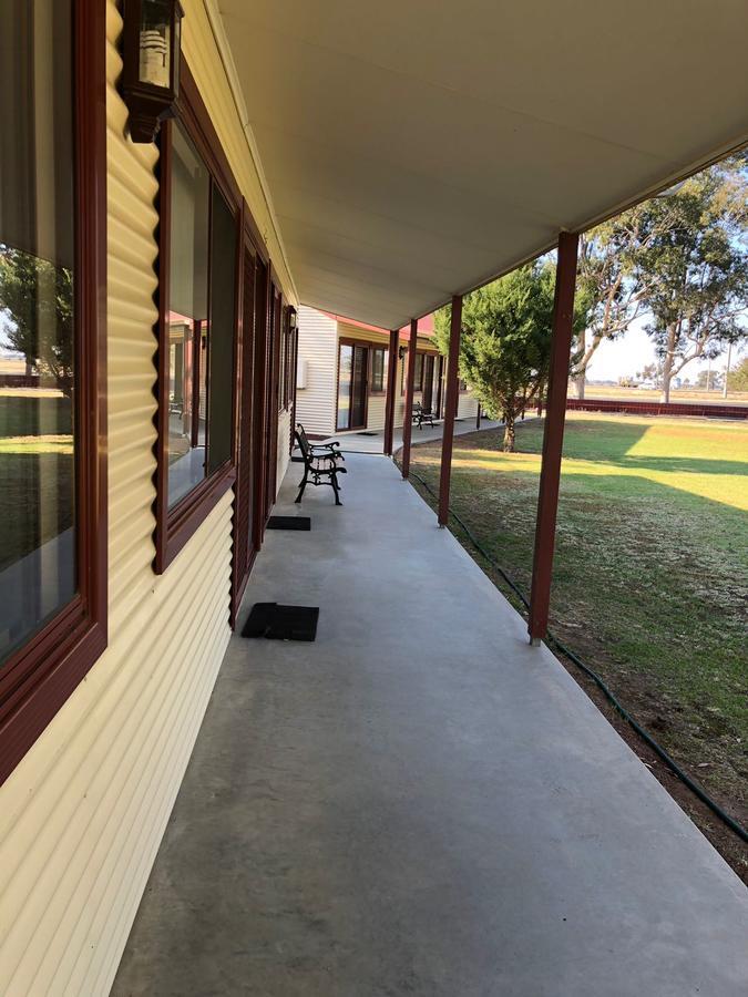Outback Quarters Motel Hay And Restaurant Exterior foto